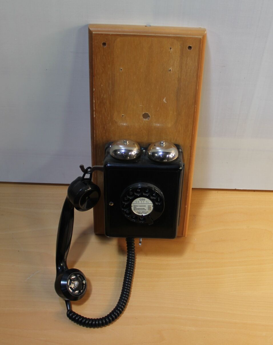 Black bakelite phone