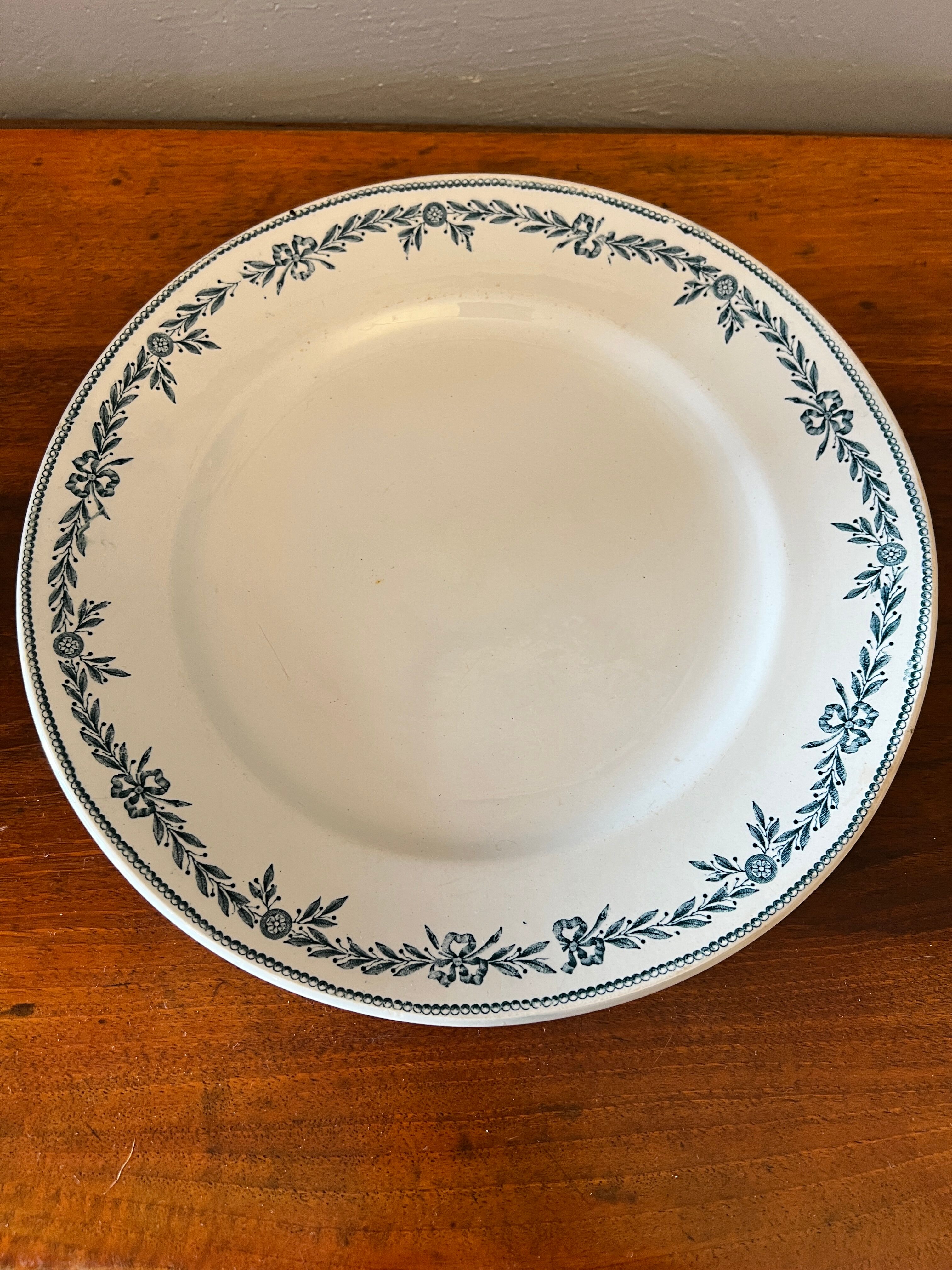 BHV - Old earthenware dish, Lauriers model