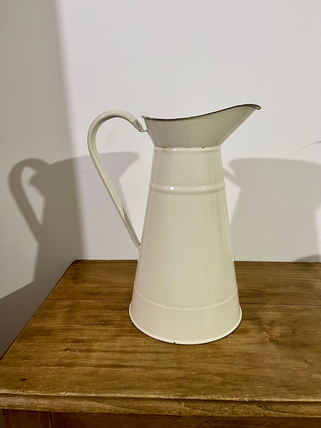 Enamelled sheet metal pitcher