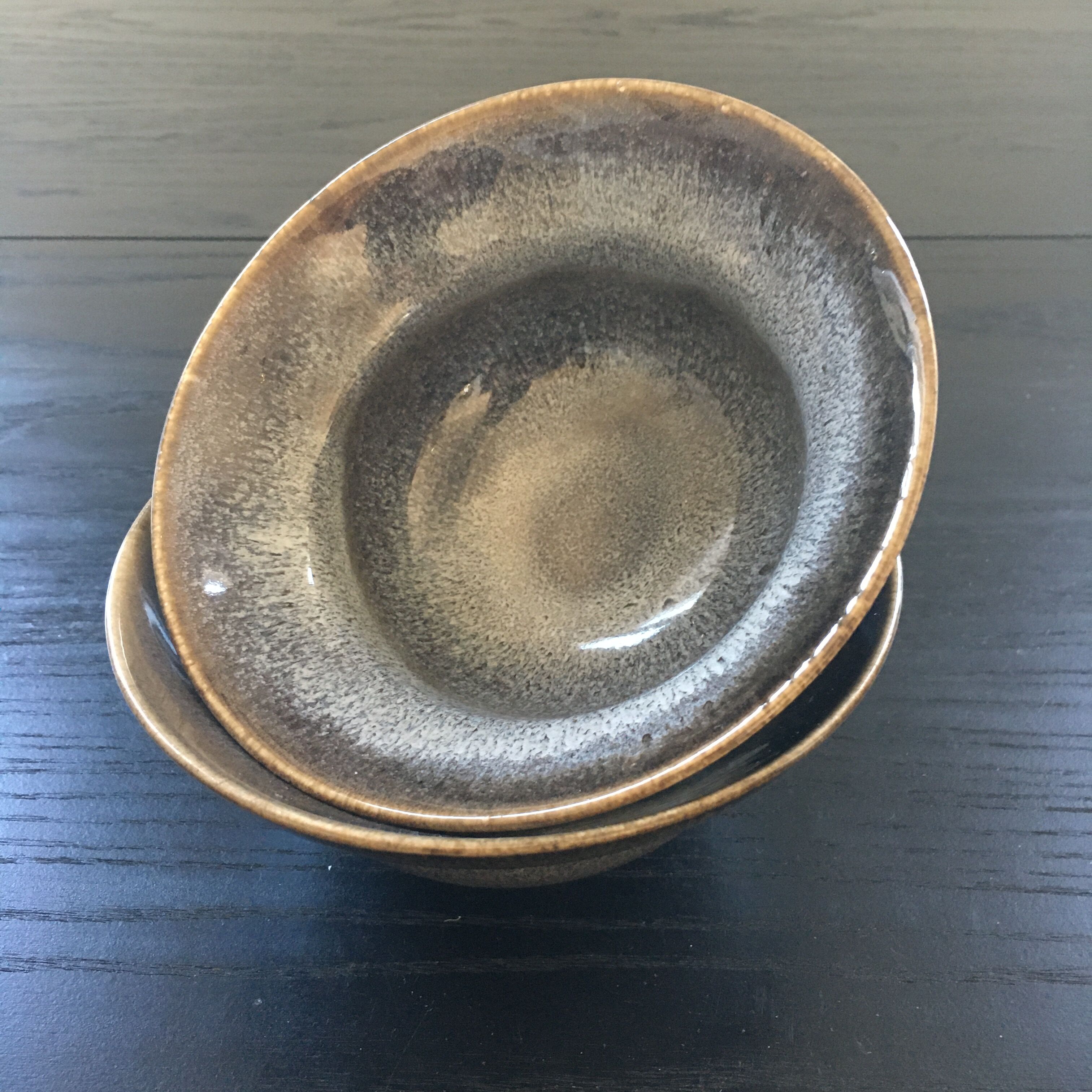 Lot 2 glazed stoneware cups