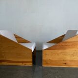 Fauteuils rationalistes en pin massif