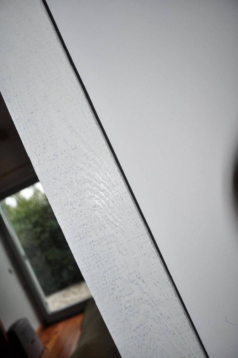 Miroir mural rectangulaire blanc encadrement bois peint et verre, années 1980, 59x119 cm