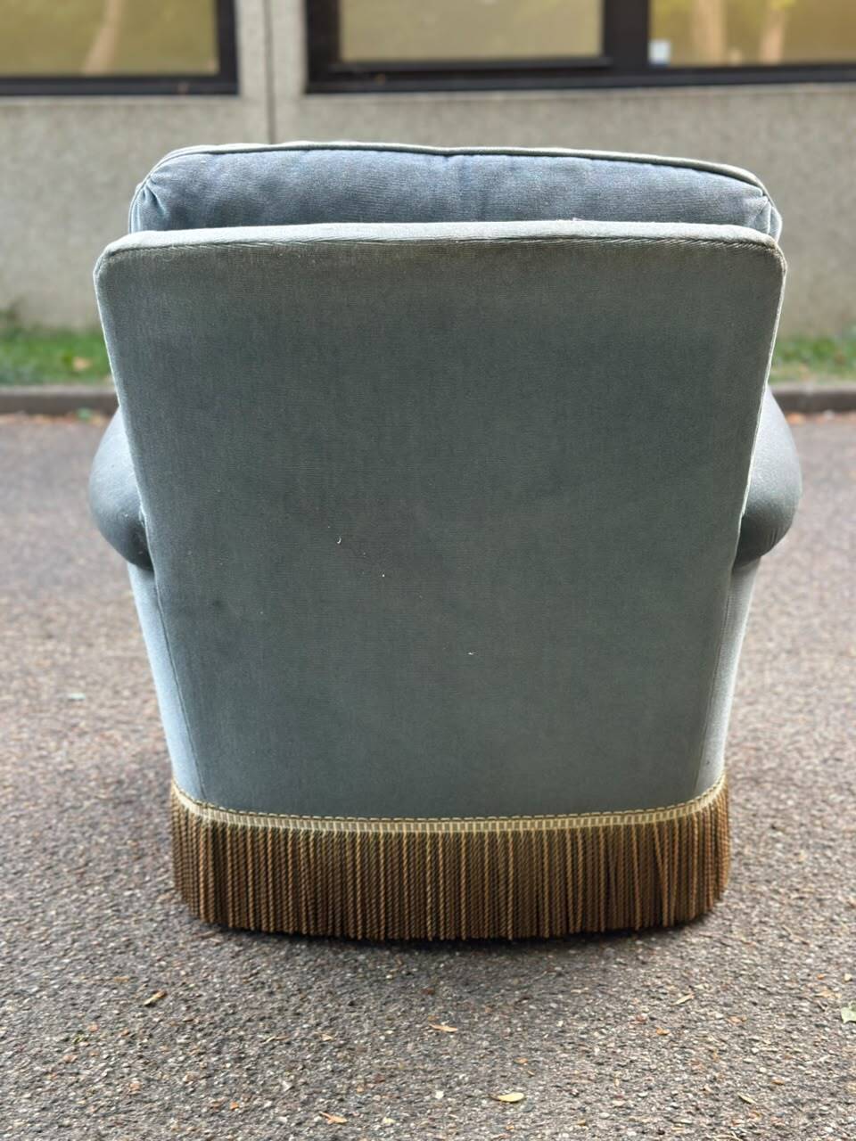 Vintage BUROV crapaud armchair in blue velvet with fringes – 1960s/70s