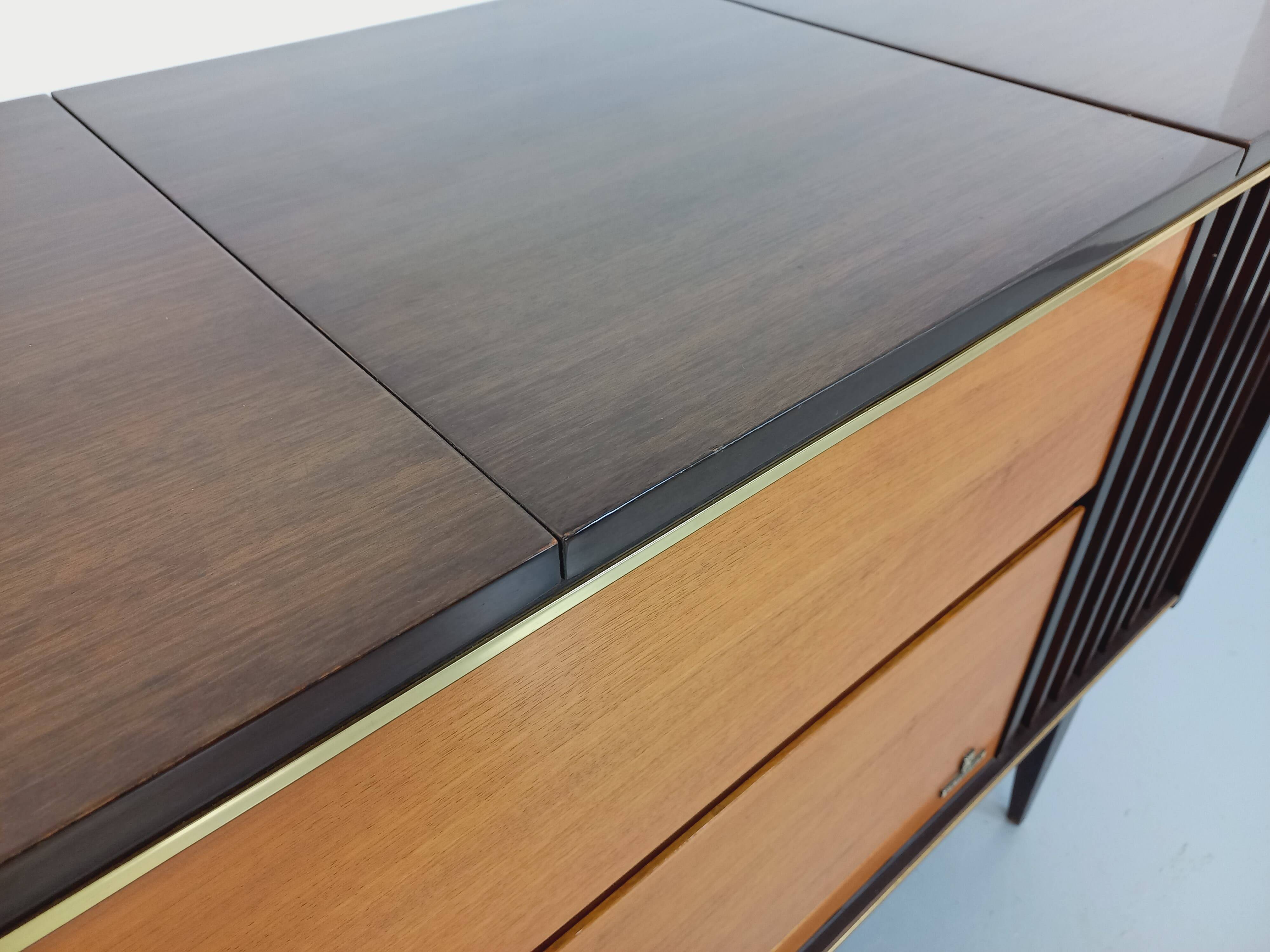 TROUVAILLES: Meuble hifi Grundig de 960 rénové en parfait état. Très