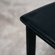 Ensemble de 4 chaises de salle à manger postmodernes design années 80 vintage.
