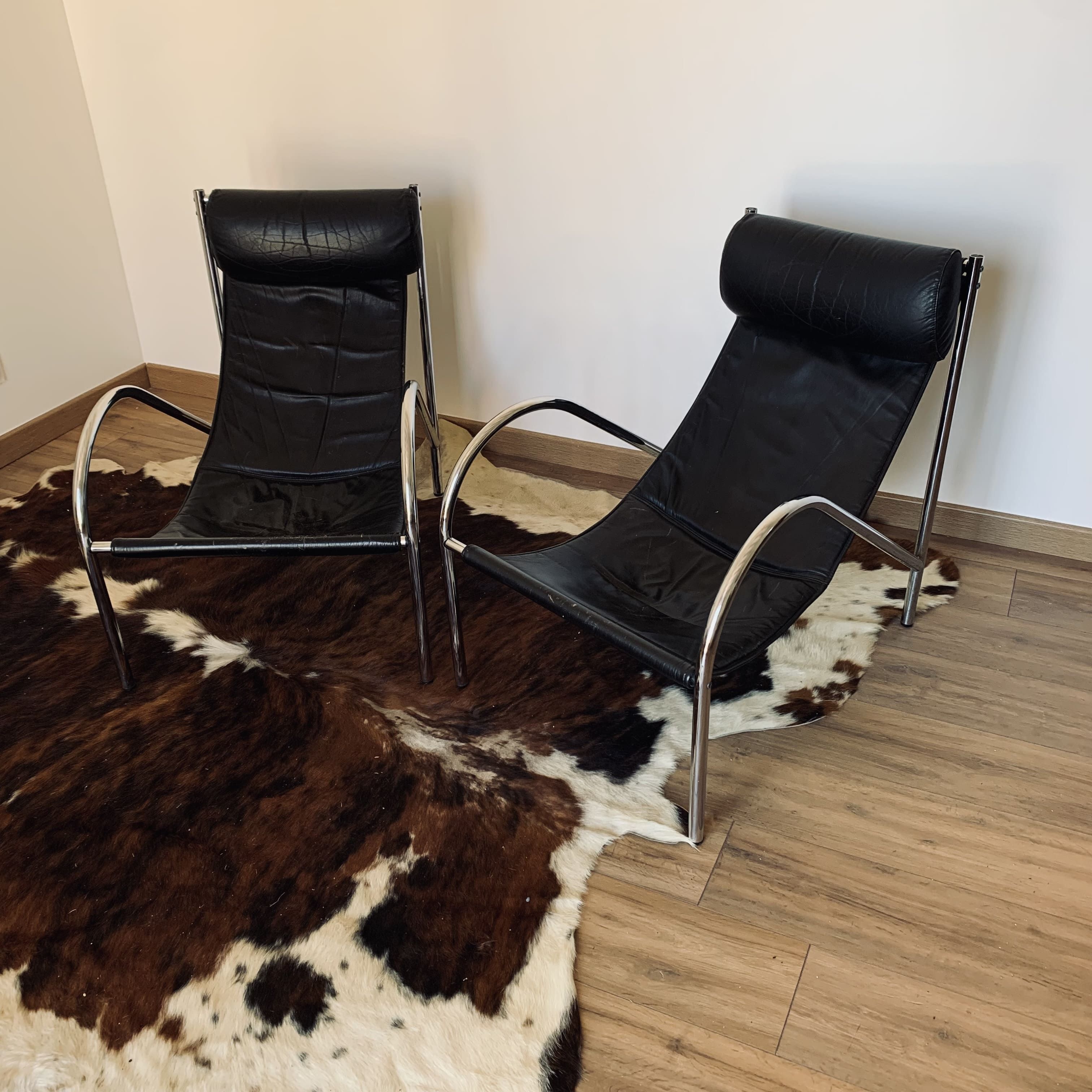 Paire de fauteuils "Omega" en chrome et cuir, Habitat, 1980