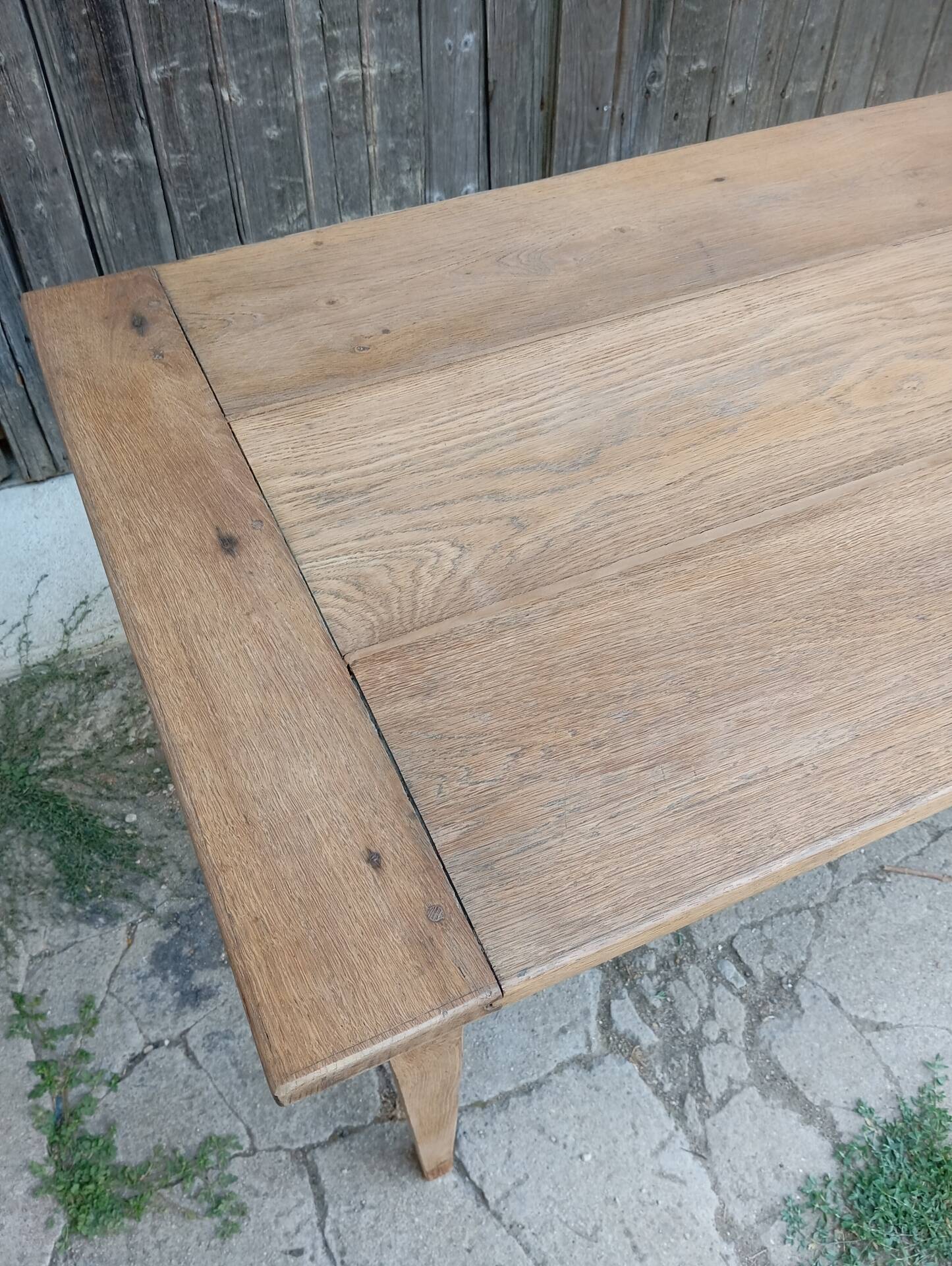 Farm table