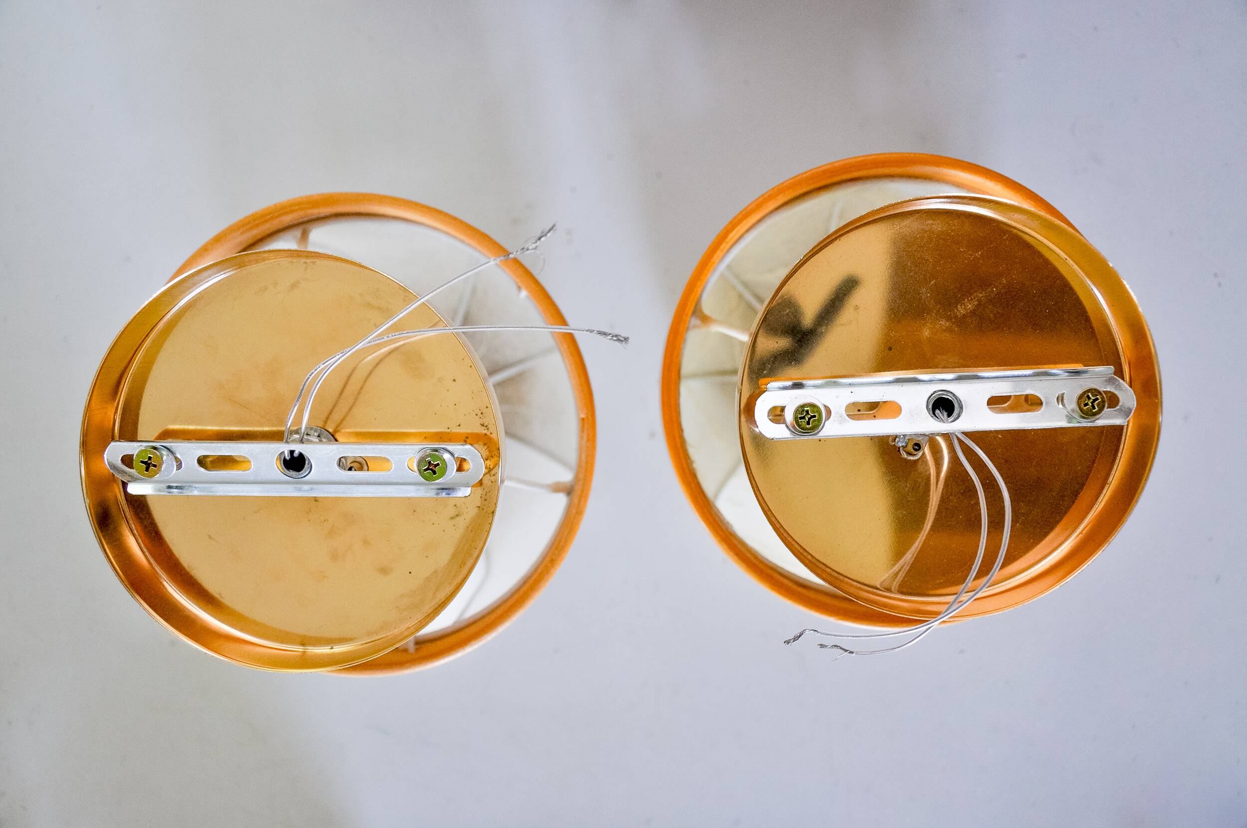 Pair of "cocoon" wall lights, resin and pine, Italy, 1970