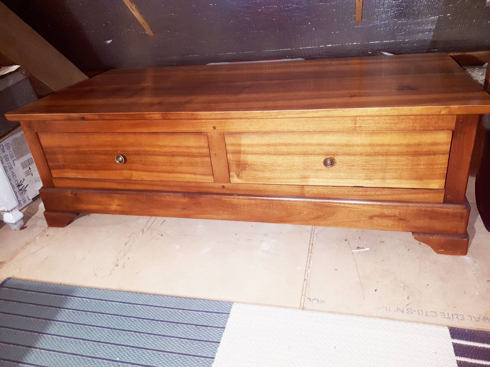 Coffee table in walnut