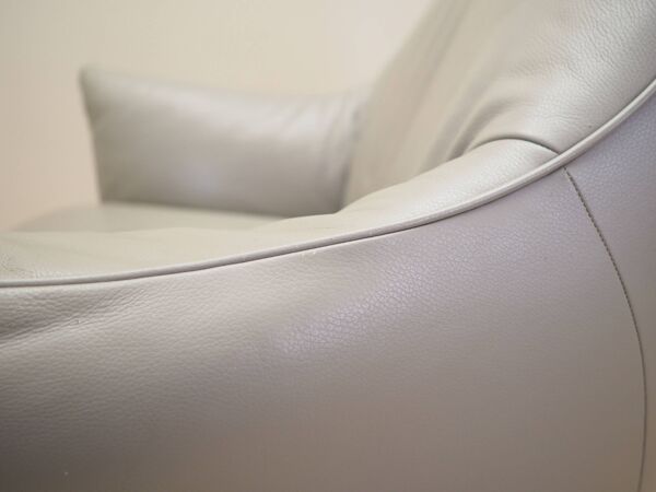Fauteuil pivotant en cuir, design italien, années 1990, fabrication : Natuzzi