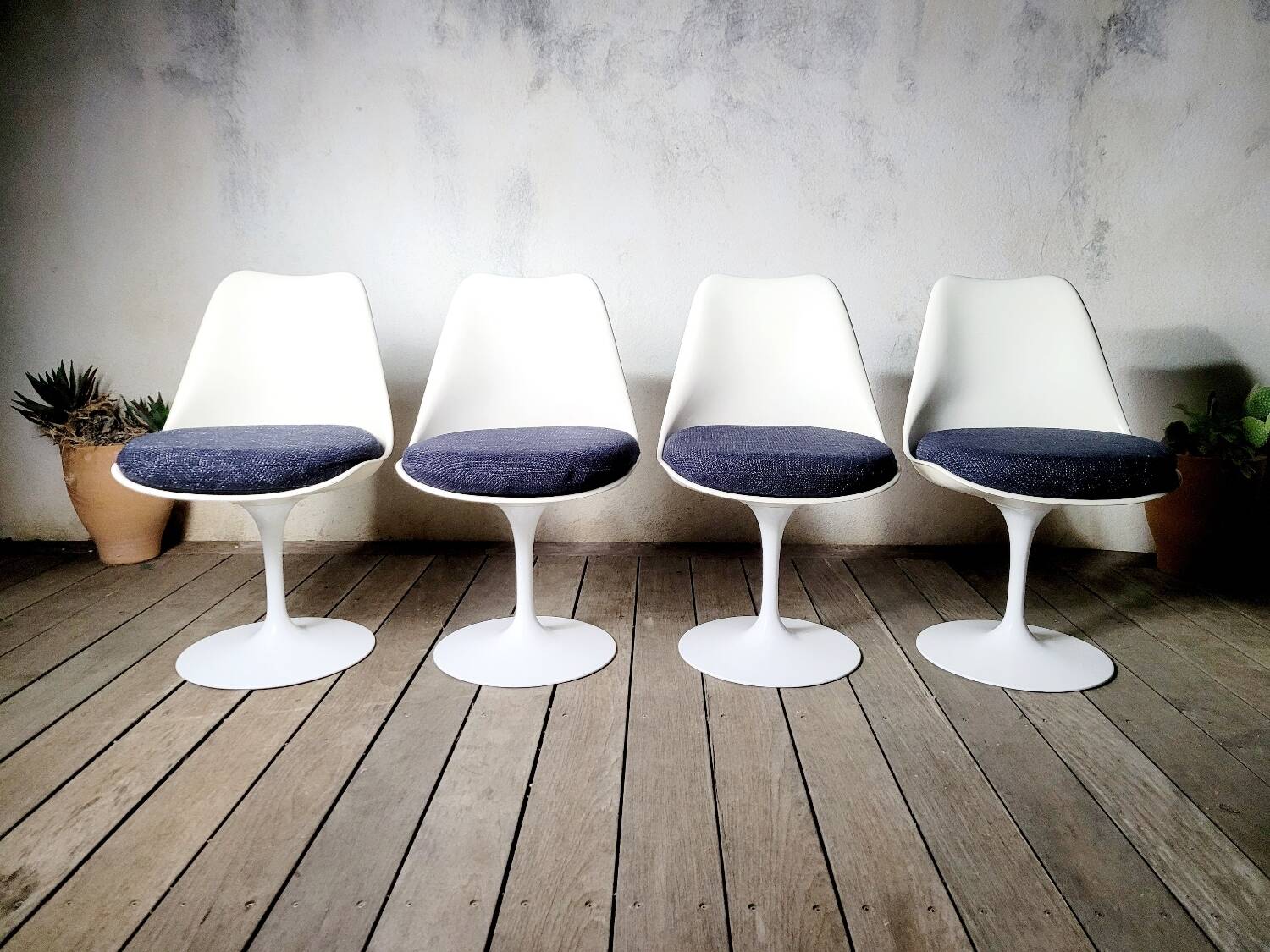4 Knoll International tulip chairs by Eero saarinen