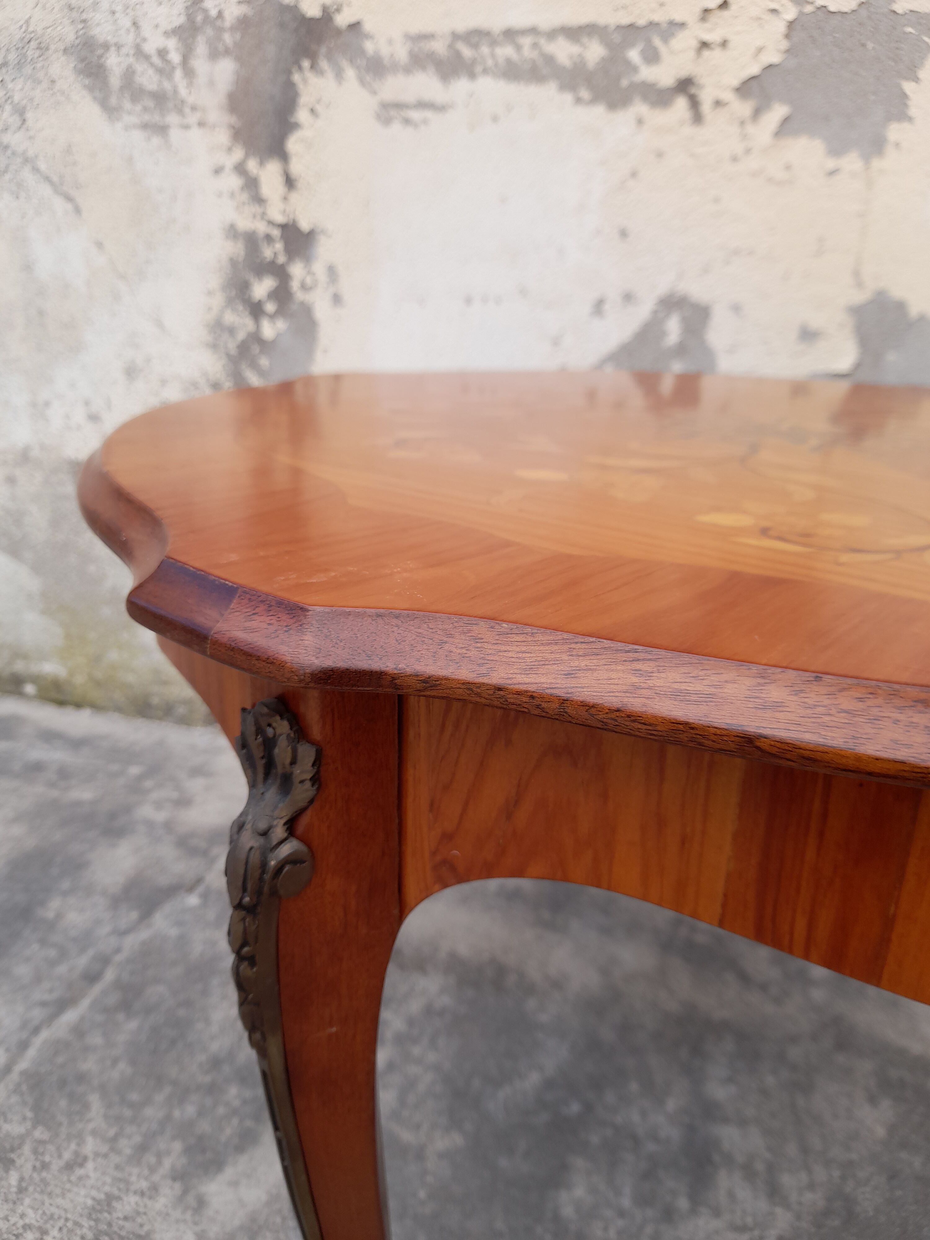 Table basse style Louis XV en bois de rose