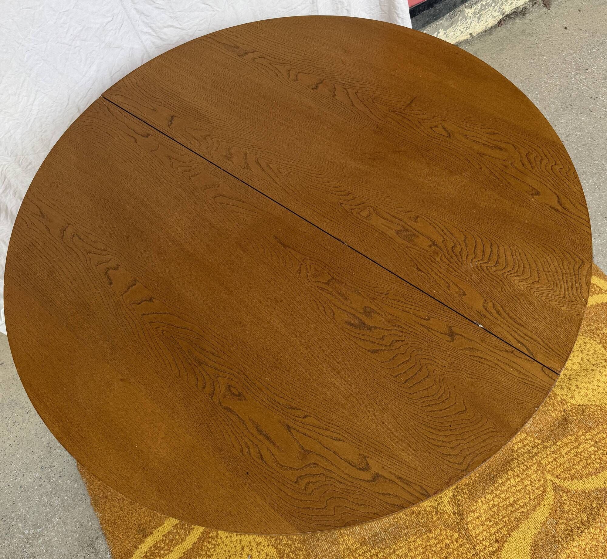 Round table with central base from the 1960s by Baumann.