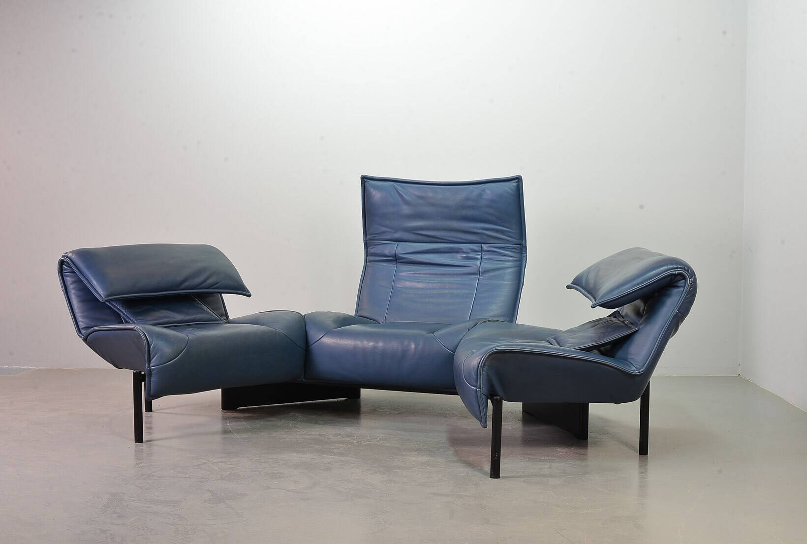 Vico Magistretti 3-Seat Flexible Cassina Blue Leather 'Veranda' Sofa, Italy