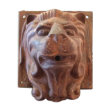 Tête de lion pour fontaine murale en fonte