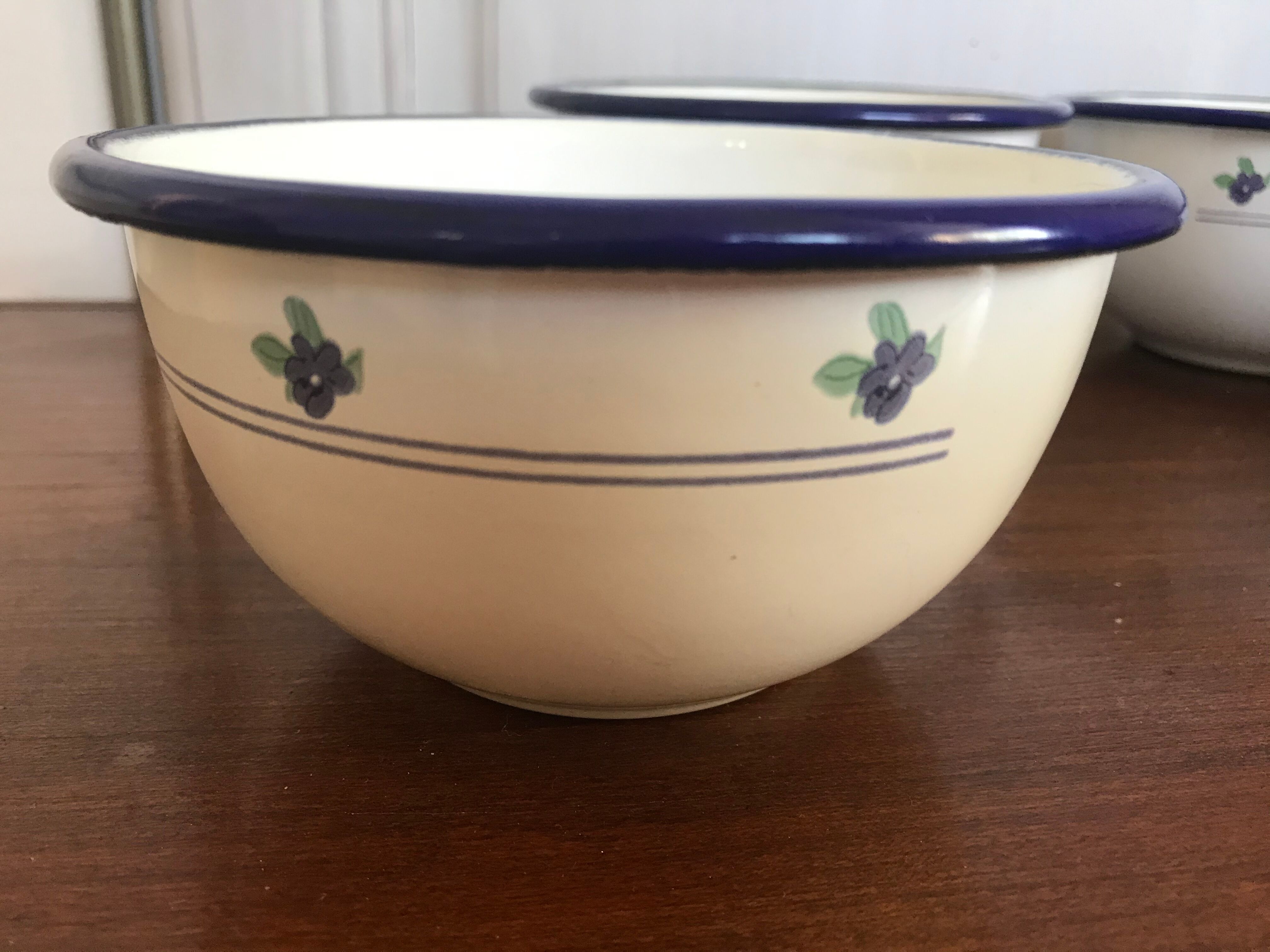 Vintage enamelled tin bowls
