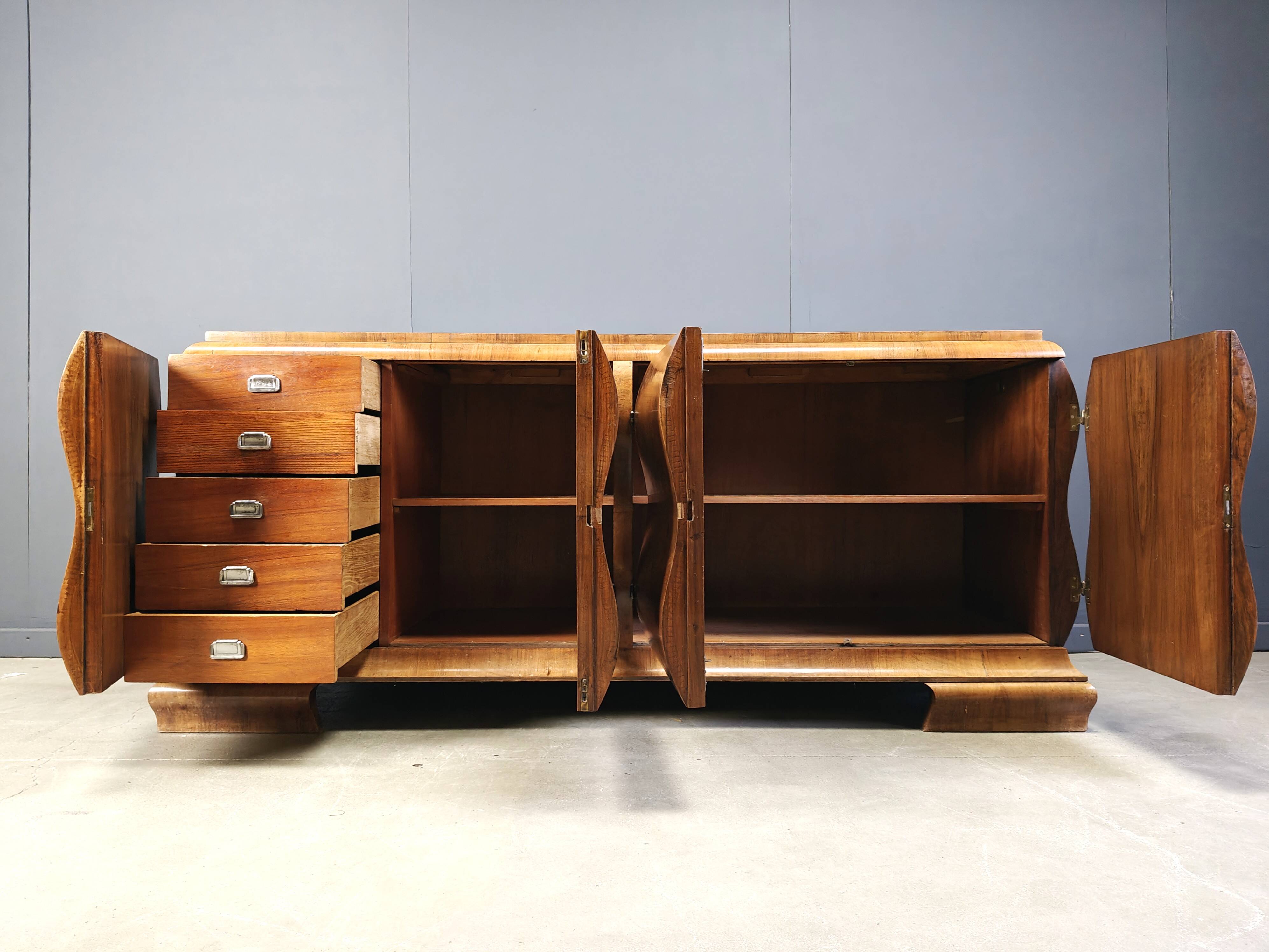 Art deco credenza in Walnut burl, 1930s