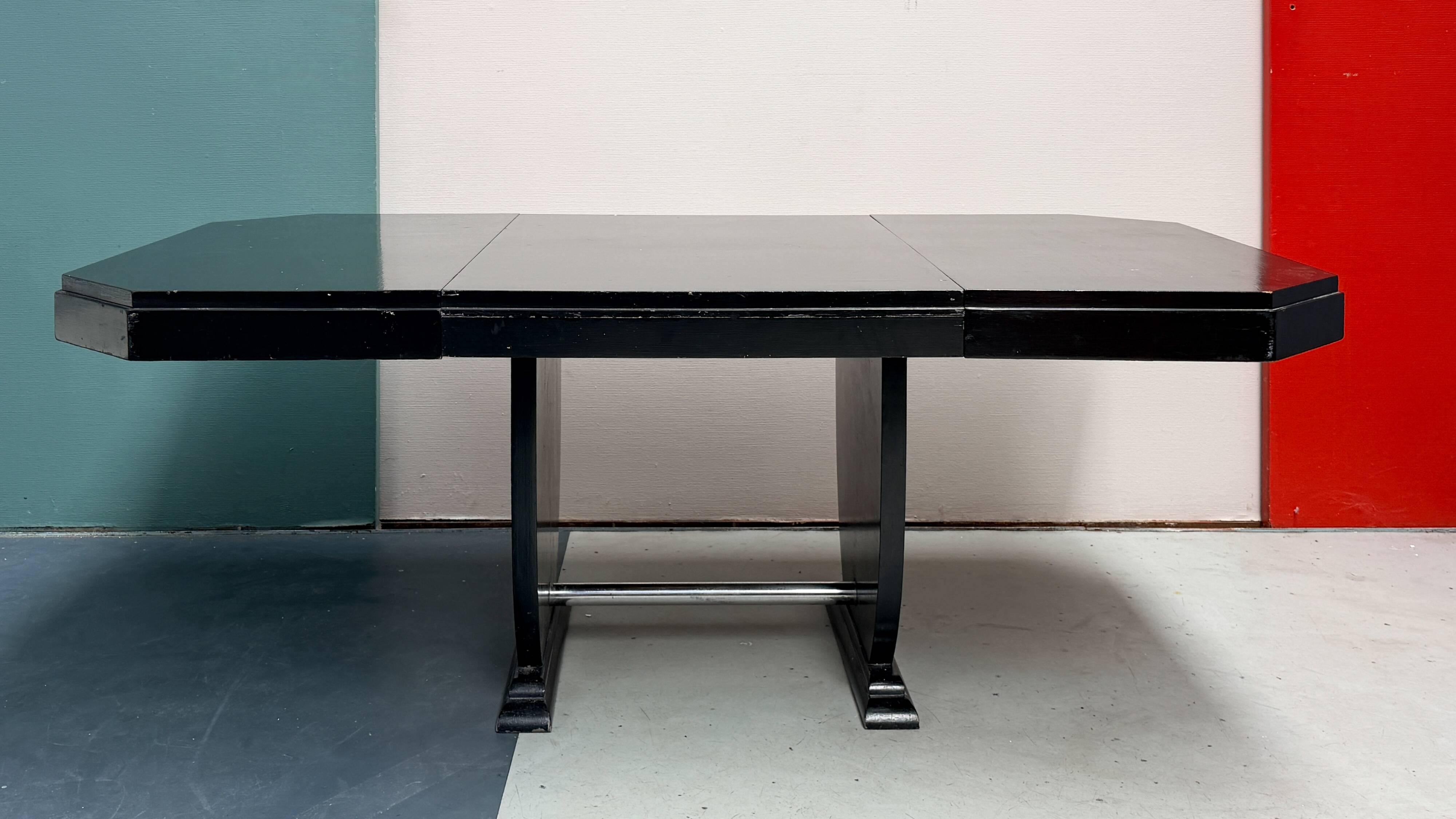 Table à manger extensible de style Art déco en bois avec finition laquée no