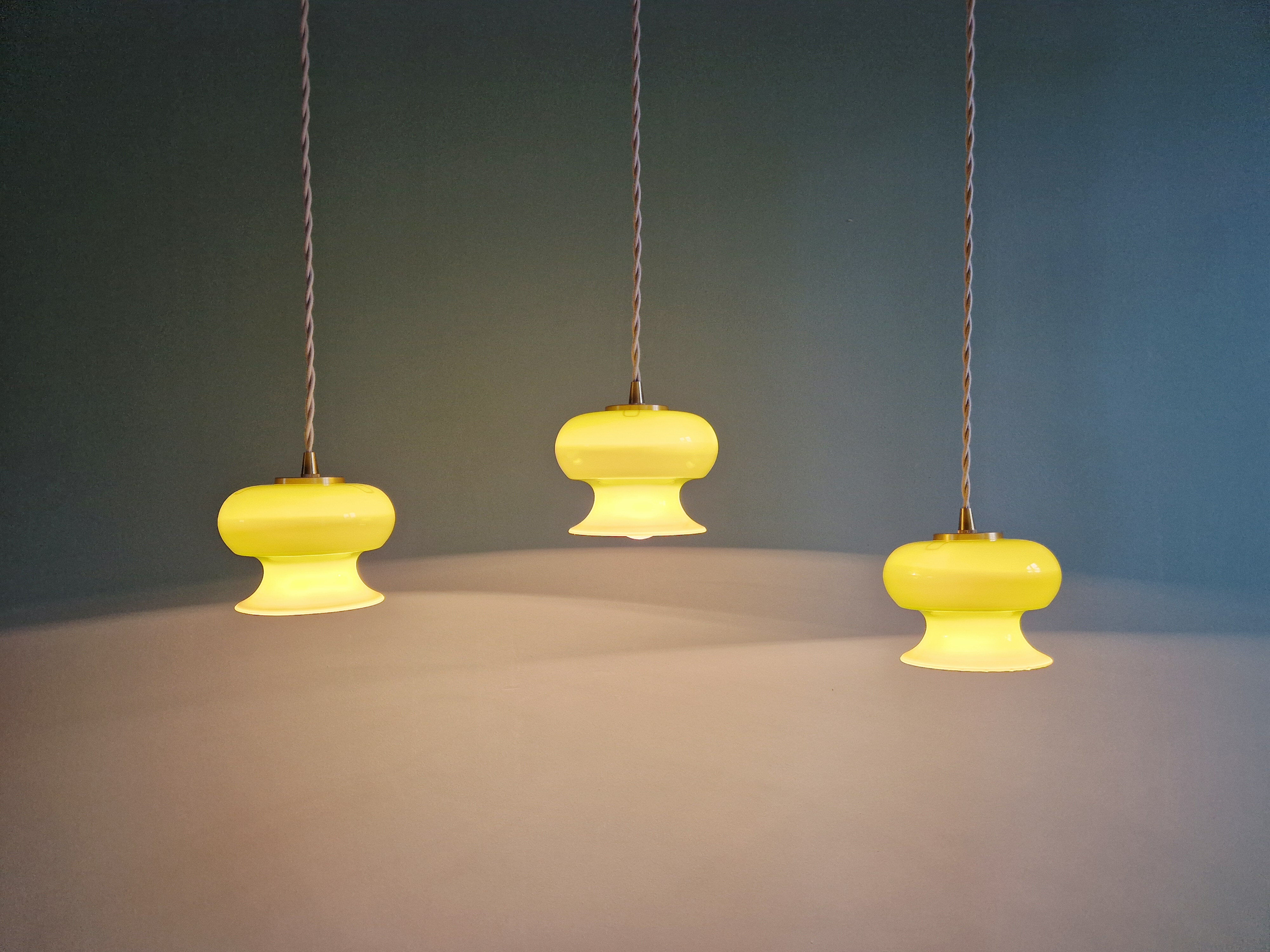 Vintage suspension trio in green opaline, 1960s-70s.