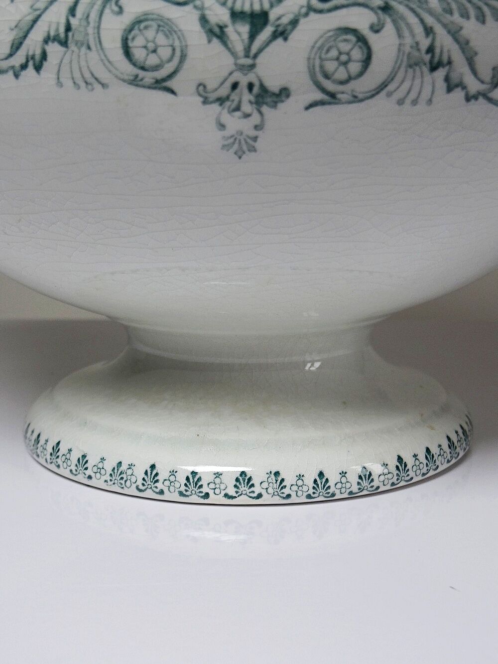 Large antique soup tureen K&G Lunéville Compiègne model in ironstone.