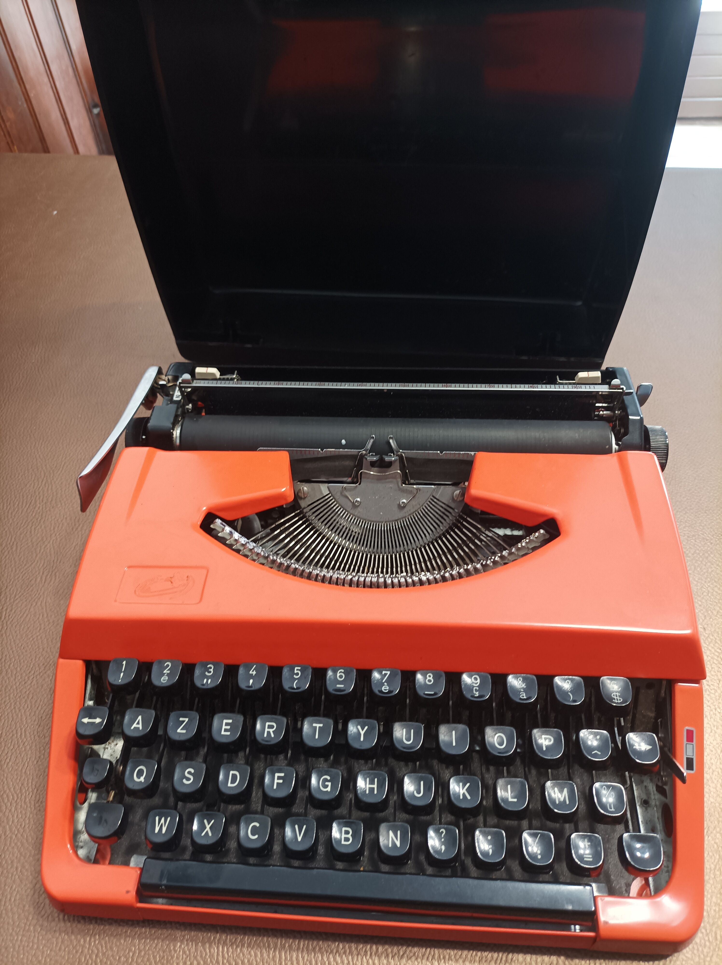 Orange Brother 210 typewriter (missing Logo)