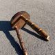 Tabouret tripode en bois tourné