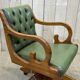 Fauteuil de bureau anglais Chesterfield en cuir vert
