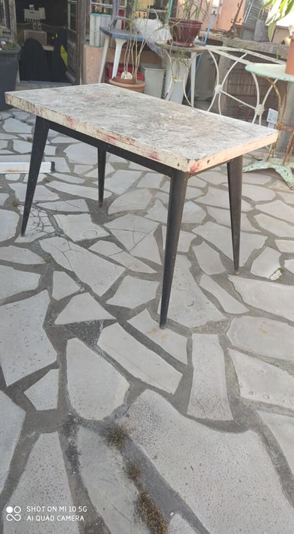 Table rectangulaire en acier Tolix
