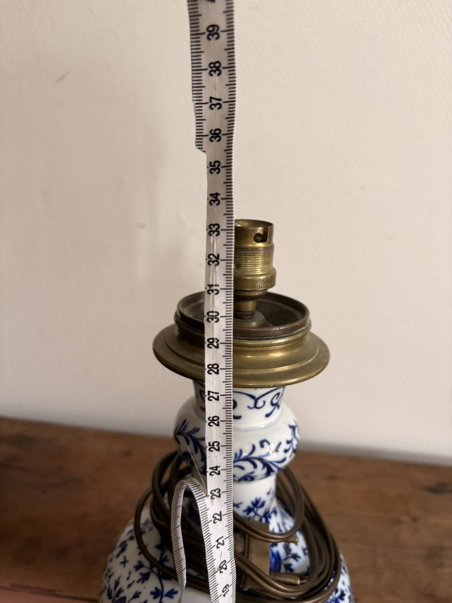 Ancien Lampe Poser Faïence Style Delft Motif Bleu Tulipe Floral