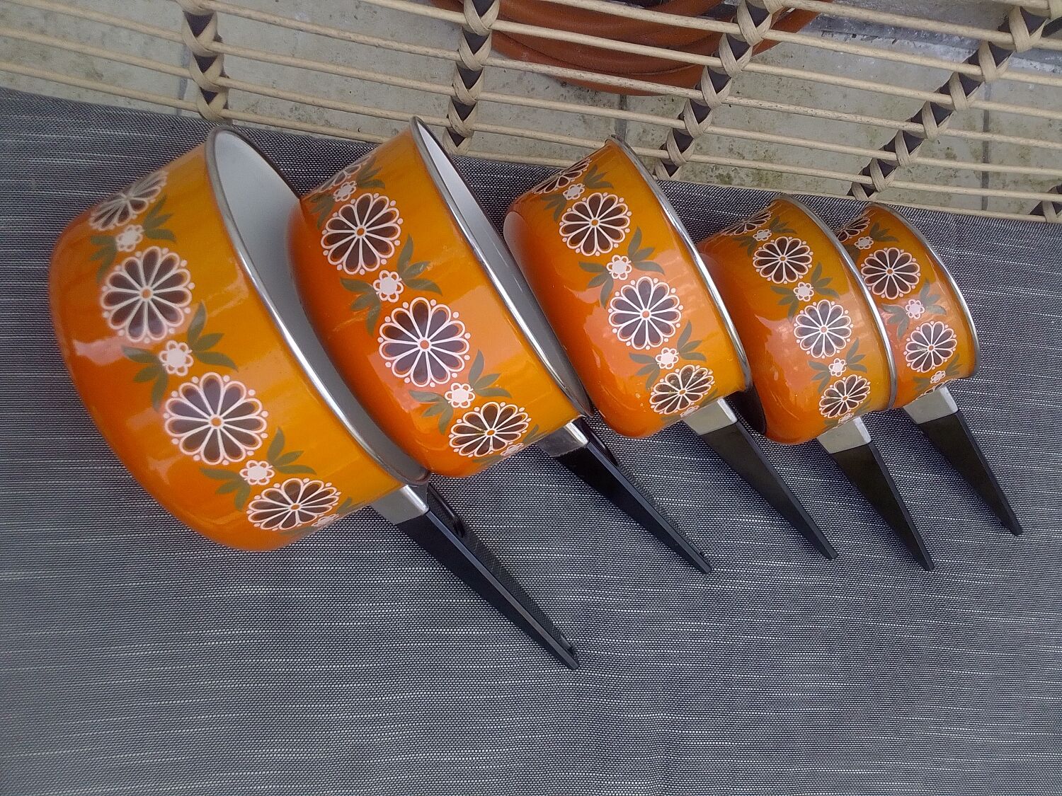 5 orange flower pans enamelled Aubecq
