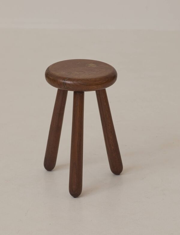 Tabouret Français tripode brutaliste vintage en bois massif (chêne) C. 1960