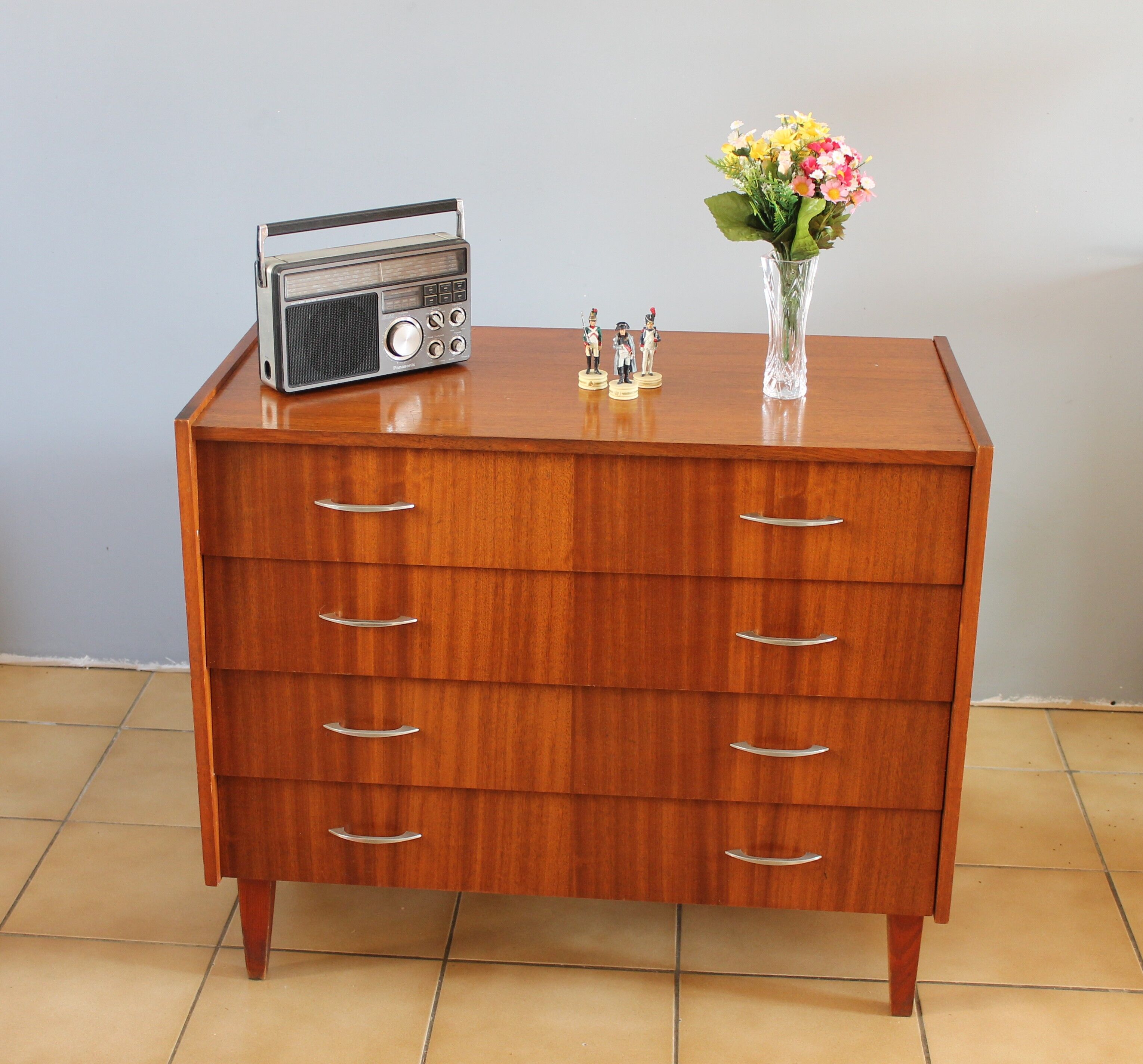 Dresser varnished vintage drawers inclined 1967