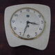 Ancienne pendule avec clef, revêtement formica au design géométrique- MC France-Années 60/70