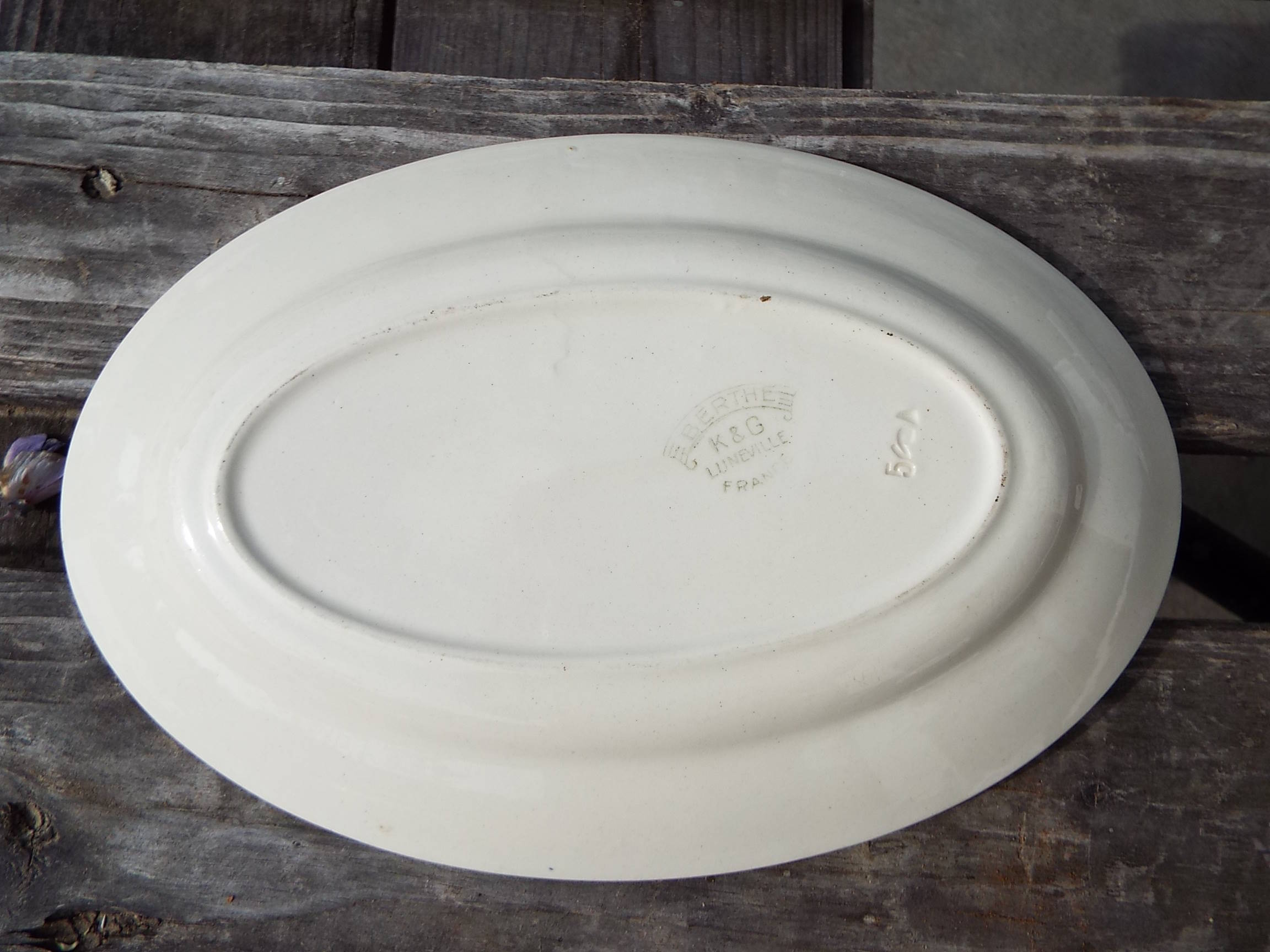 2 flat plates and 1 ravier Lunéville