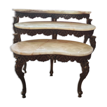 Kidney bean nesting tables
