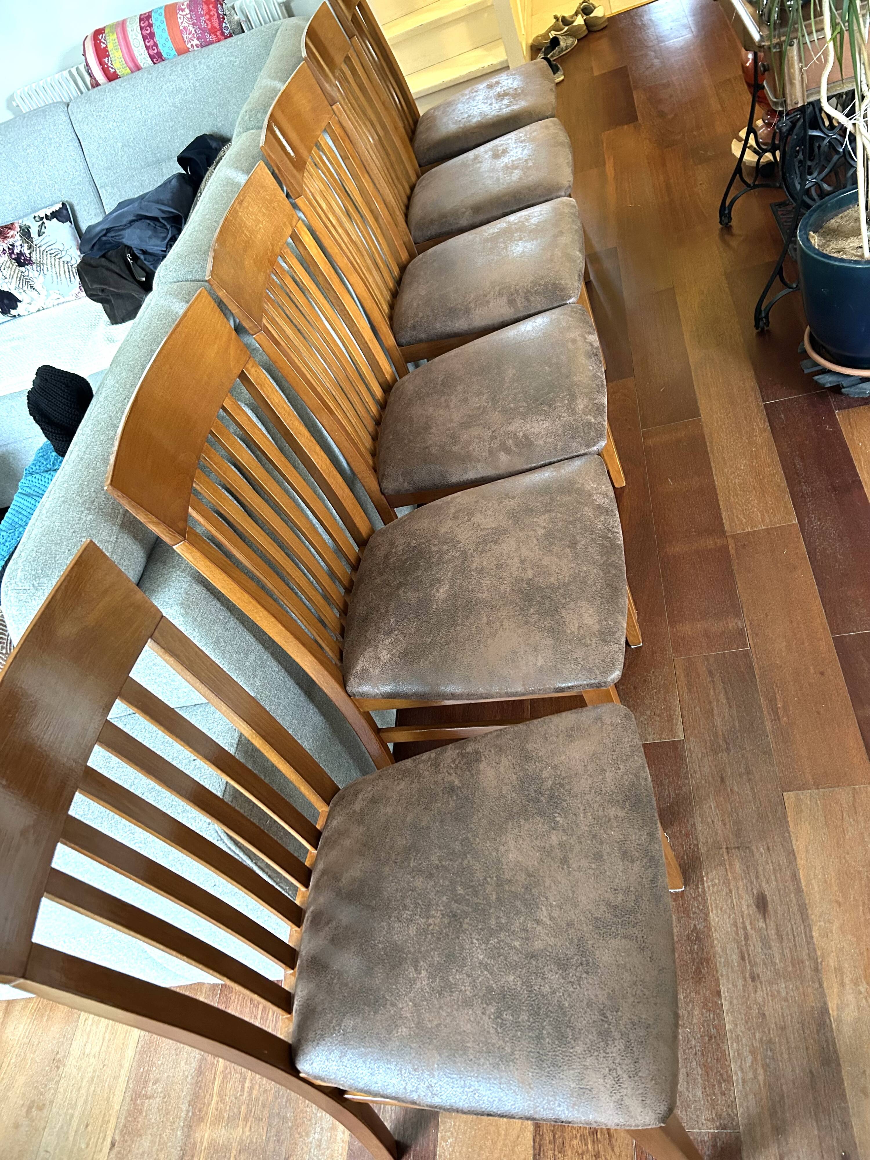 Set of 6 vintage retro chairs – new suede-look seats in old style.