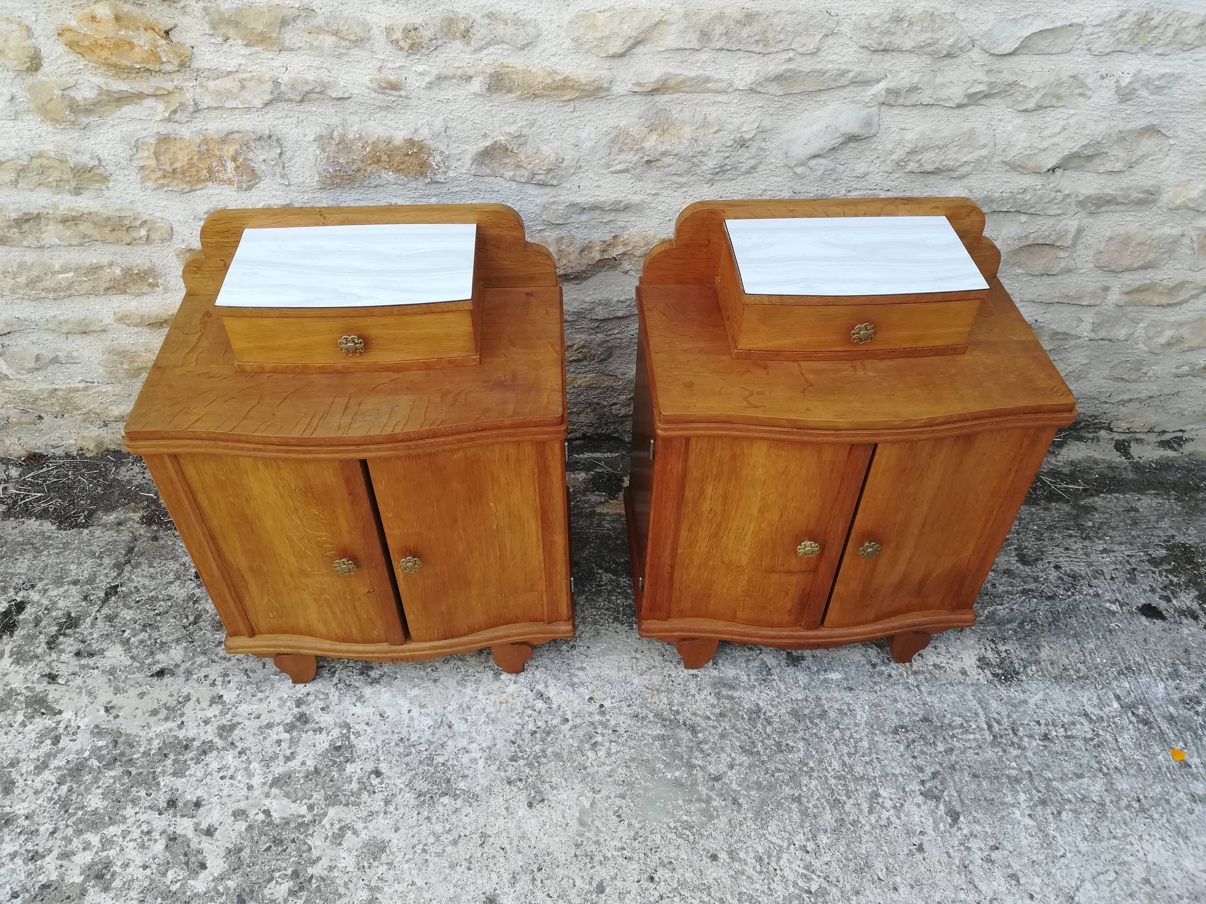 Massive chene and formica bedsides