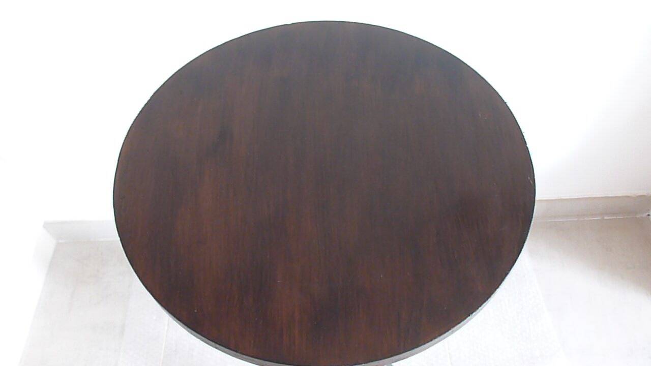 Salon table, plant stand table, plant support table.