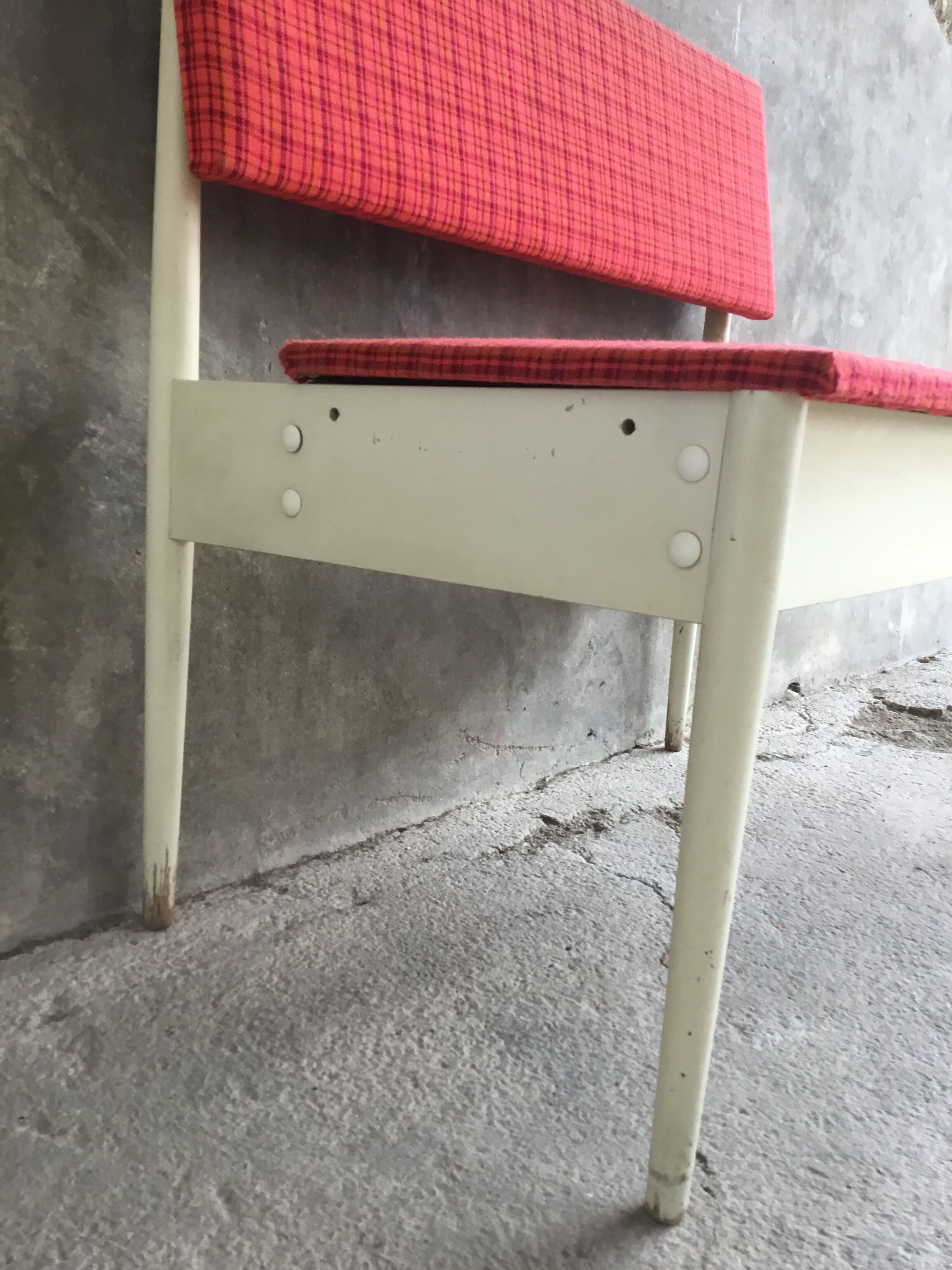 Coffre banquette vintage bois laqué blanc et tissus - 1970