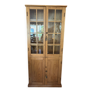 Armoire vitré