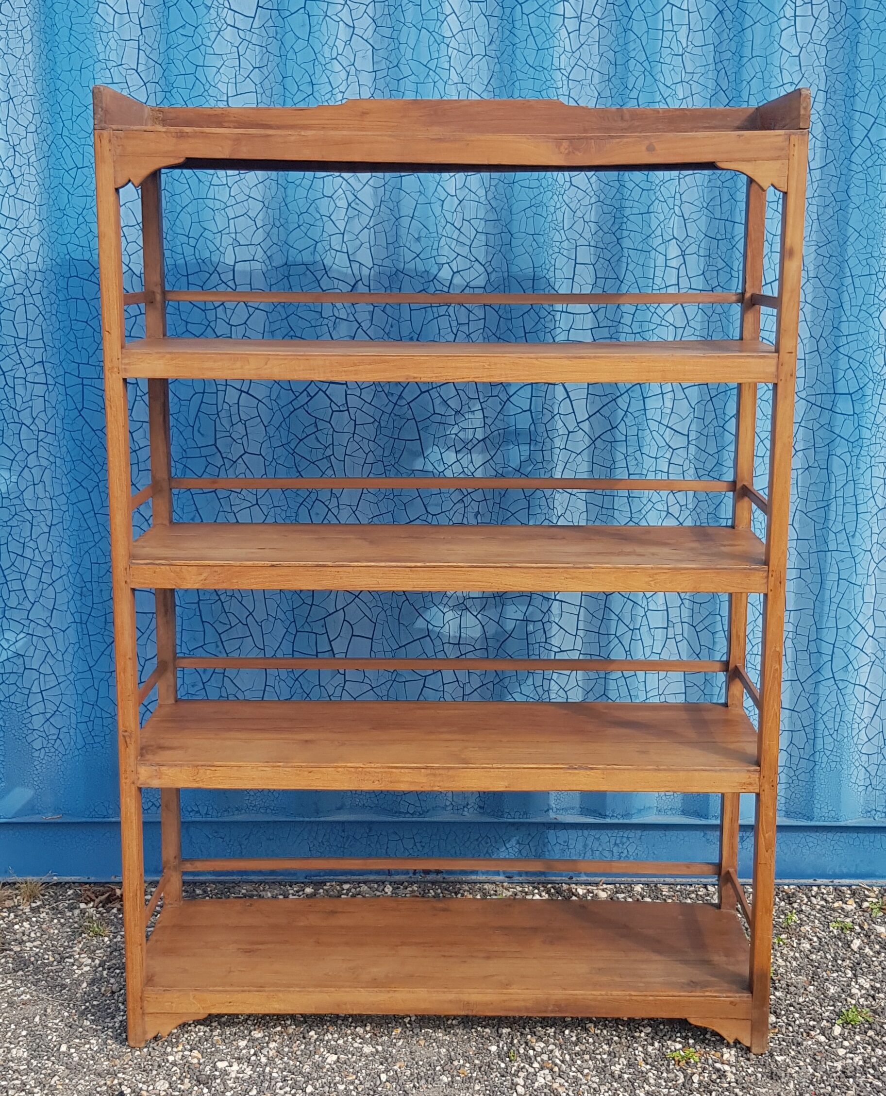 Shelf in solid teak