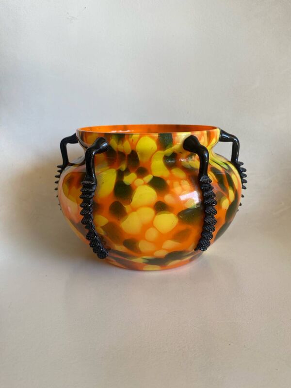 Vase art nouveau en verre moucheté