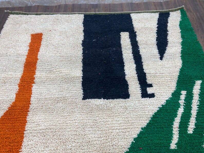 Traditional handmade Berber wool rug, size 150 x 250 cm