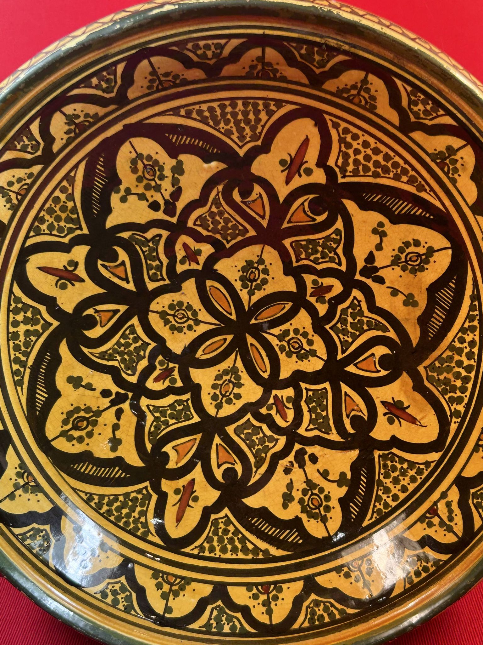 Large and beautiful antique deep dish from the Maghreb, signature to be identified: SAFI? 37 cm