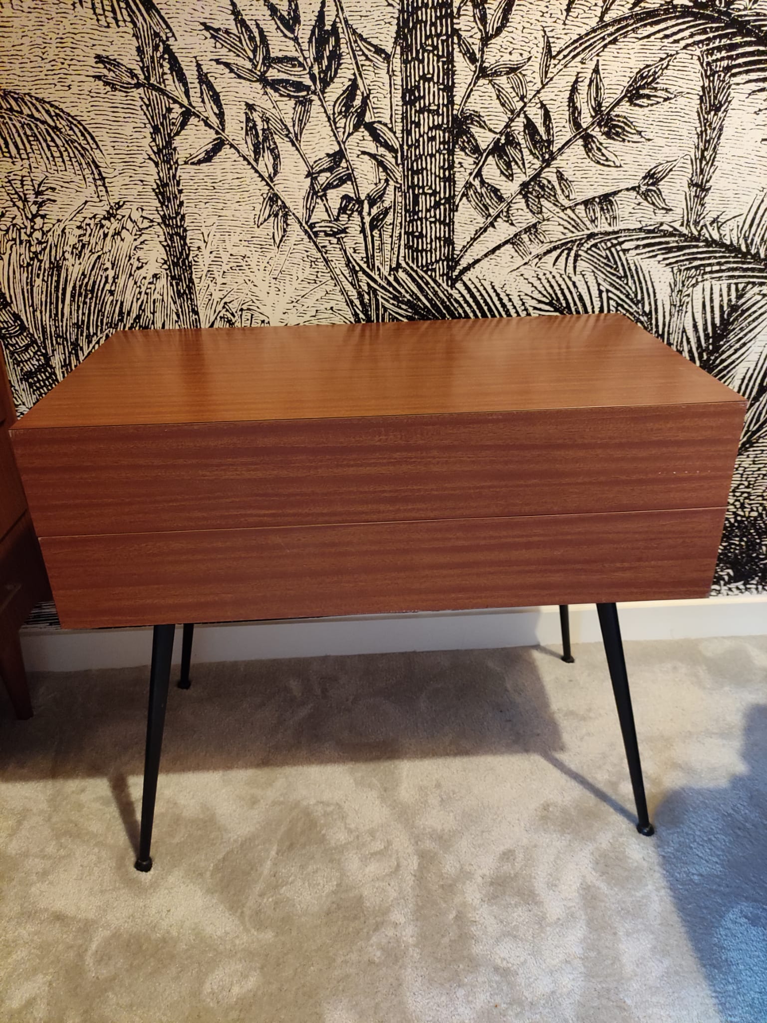 Console cabinet with drawers