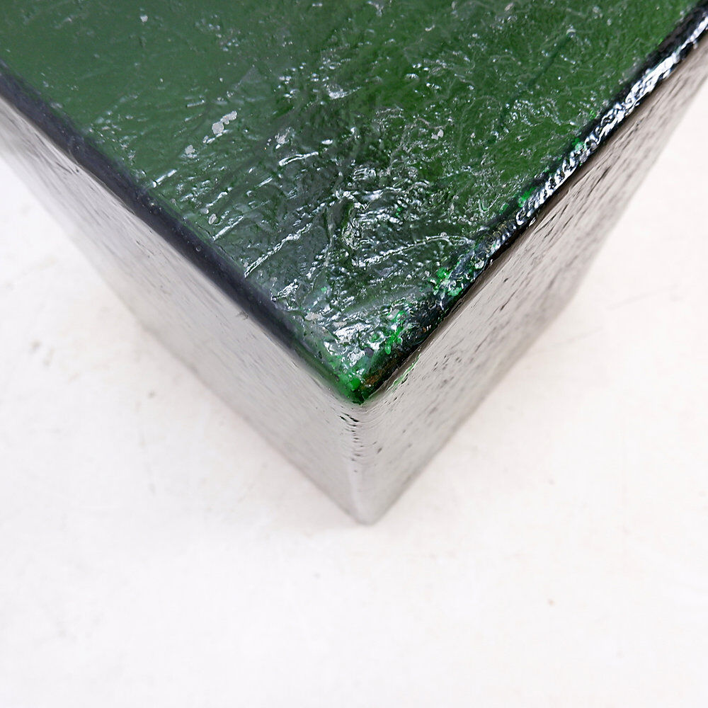 Translucent bottle green acrylic base