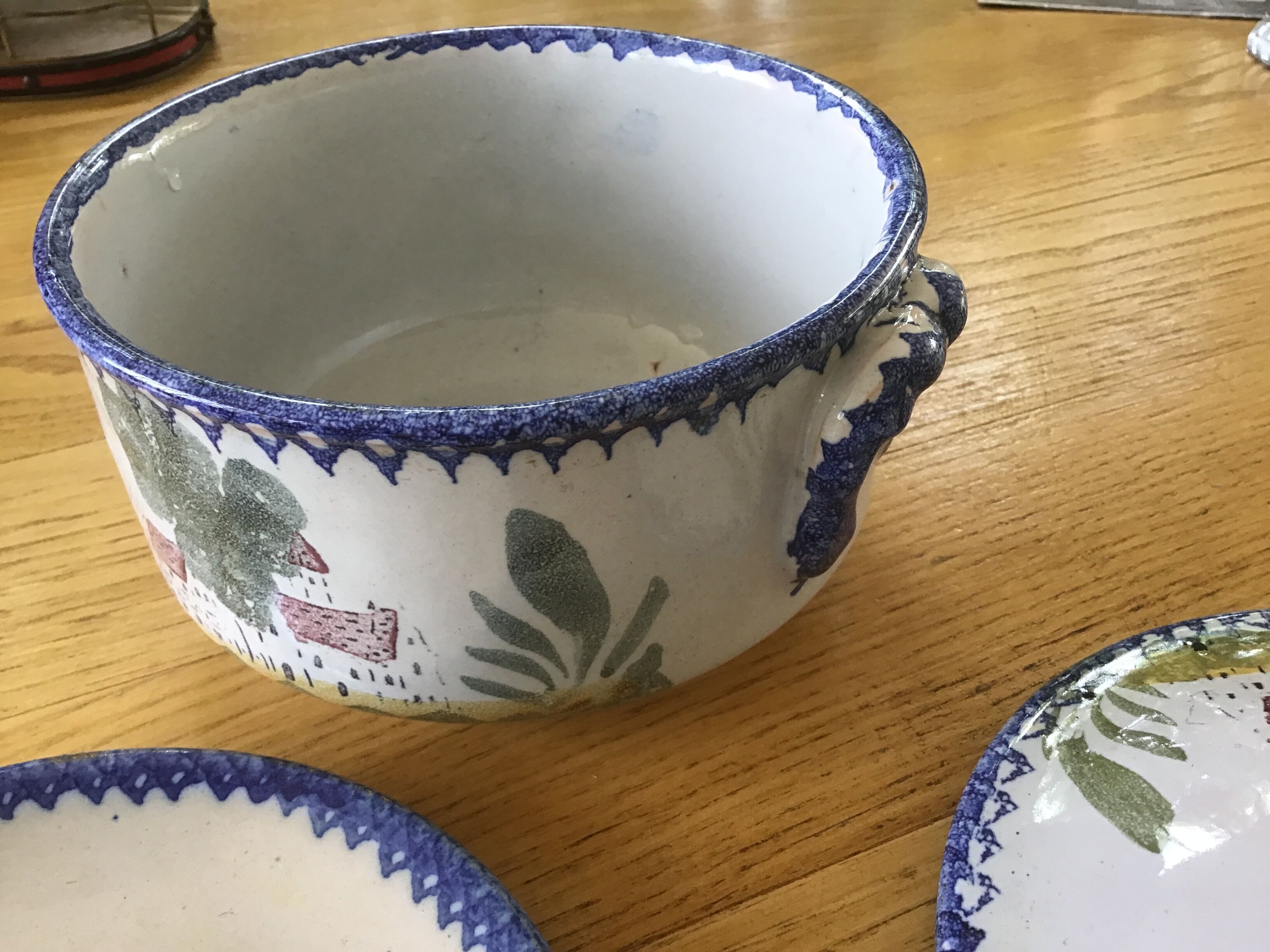 Soupière en faïence de Charolles