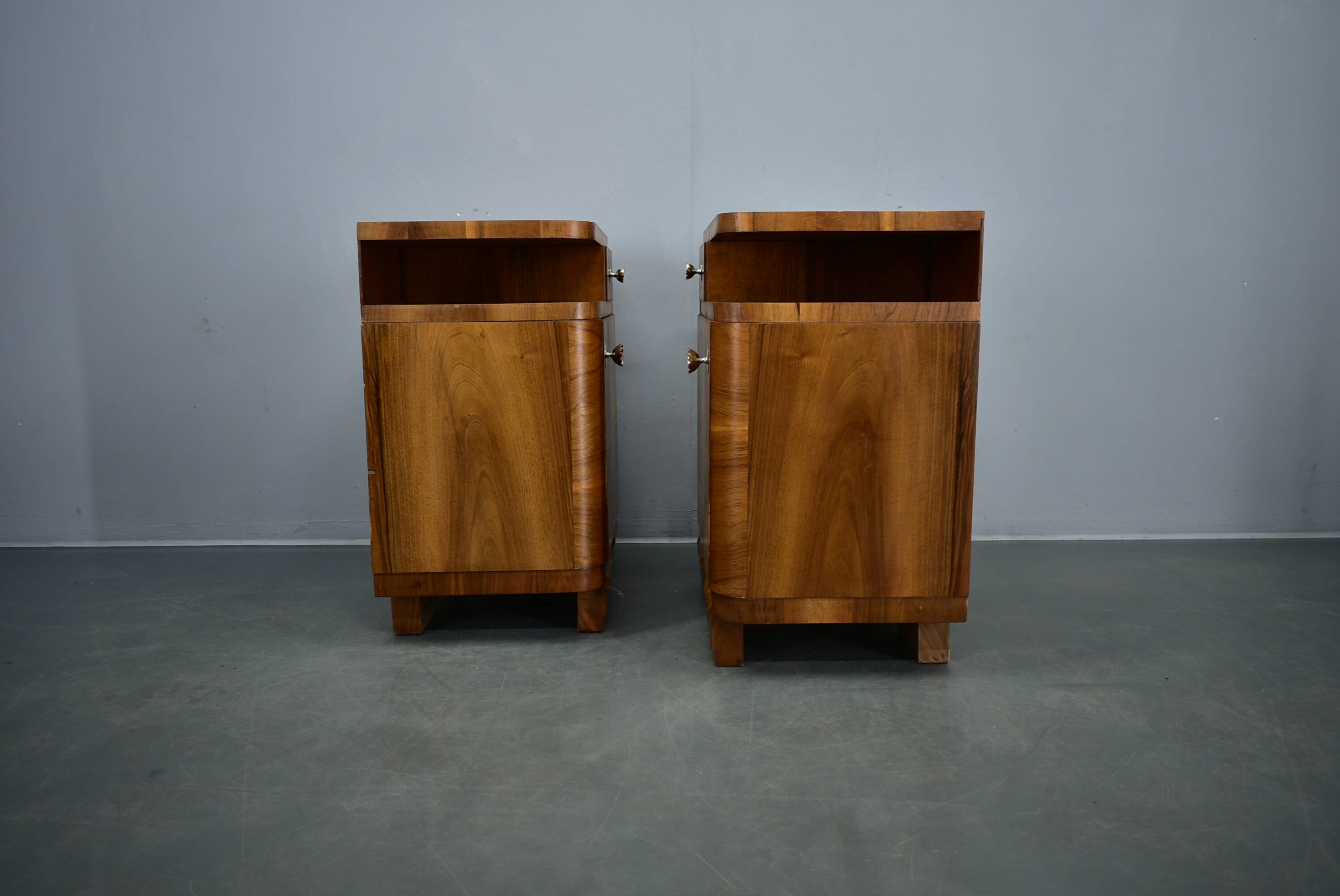 Table de chevet art déco des années 1937, Tchécoslovaquie