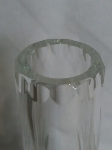 Vase soliflore en verre ou cristal taillé