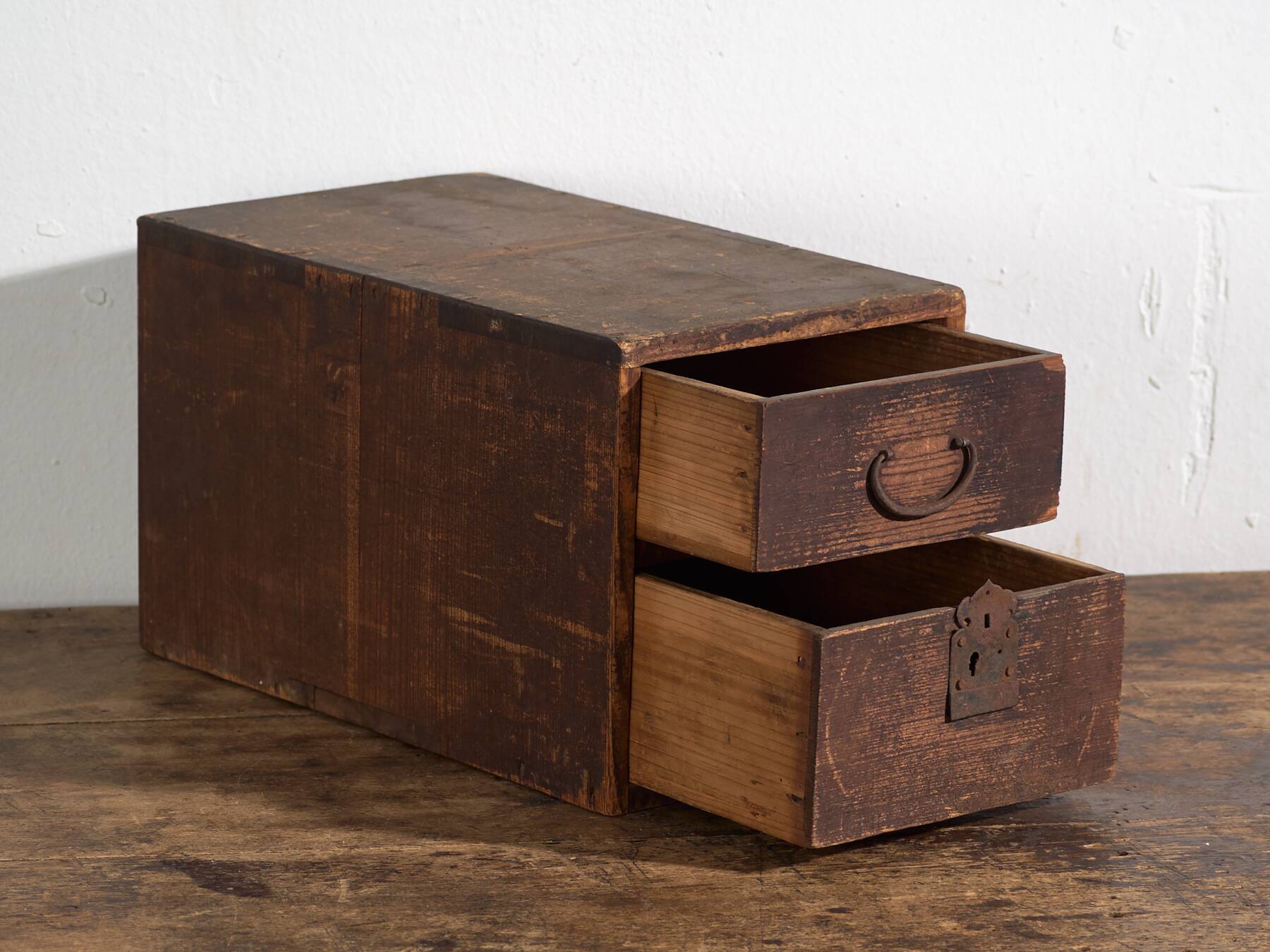 Small antique Japanese tansu – Meiji/Taishō period (circa 1880–1920)